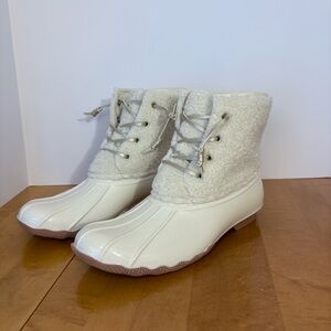 London Fog || White Winter Boots With Silver Laces